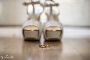 Calzado de la novia y anillos de boda, foto de detalles